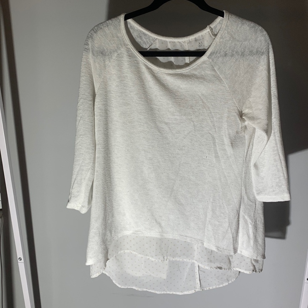 Long women’s white Long sleeve with polka dots on back in good condition